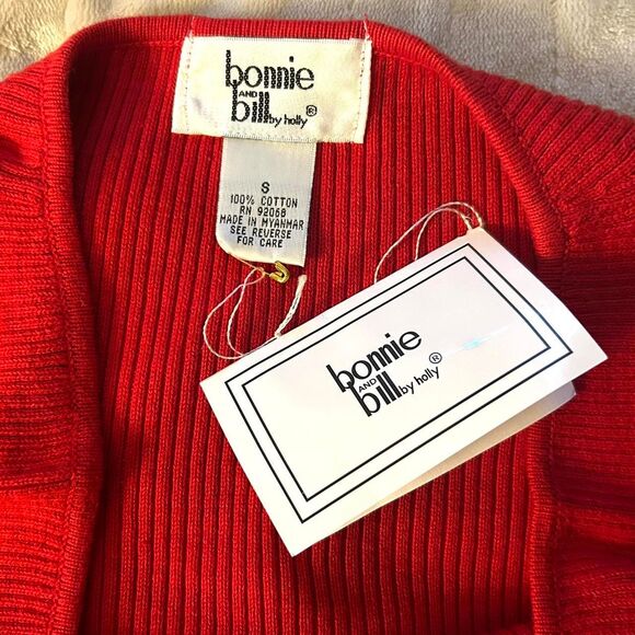 Red Short-Sleeve Top With Scoop Neck - Picture 4 of 4